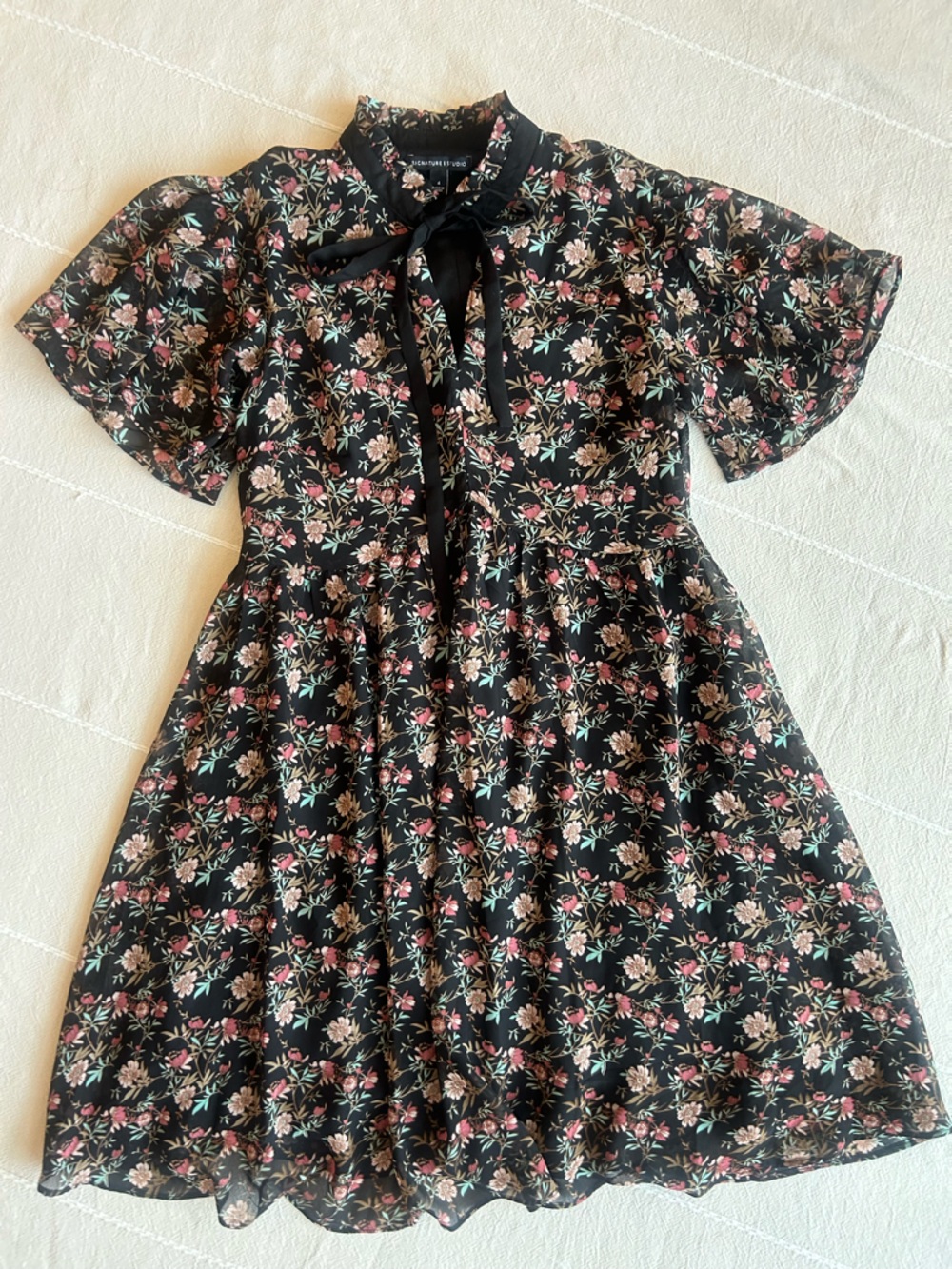 Signature Studio Black Floral Tie-Neck Mini Dress